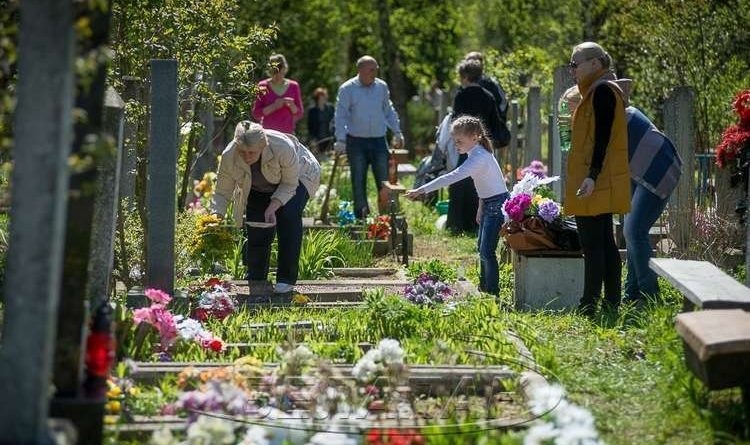 На кладовищах міста працюватимуть водозбірні колонки