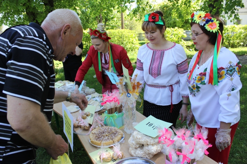 Понад 280 тисяч гривень зібрали на ярмарку перед Великоднем у Корюківській громаді