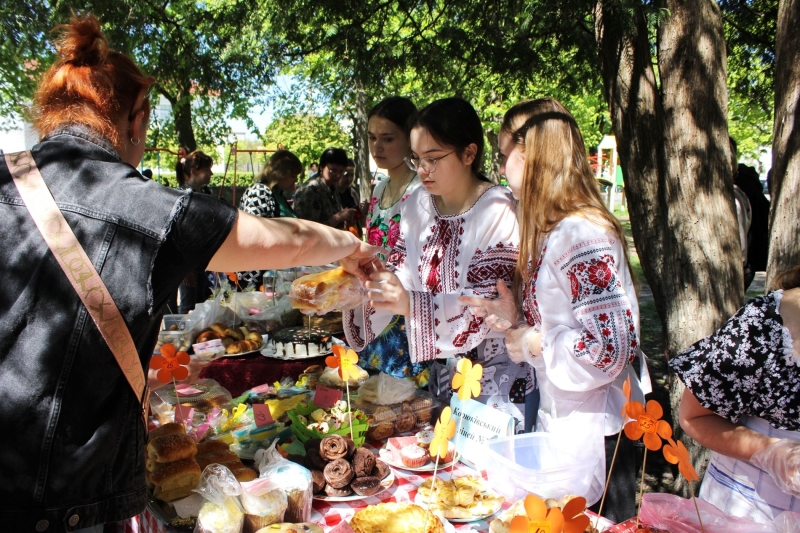 Понад 280 тисяч гривень зібрали на ярмарку перед Великоднем у Корюківській громаді