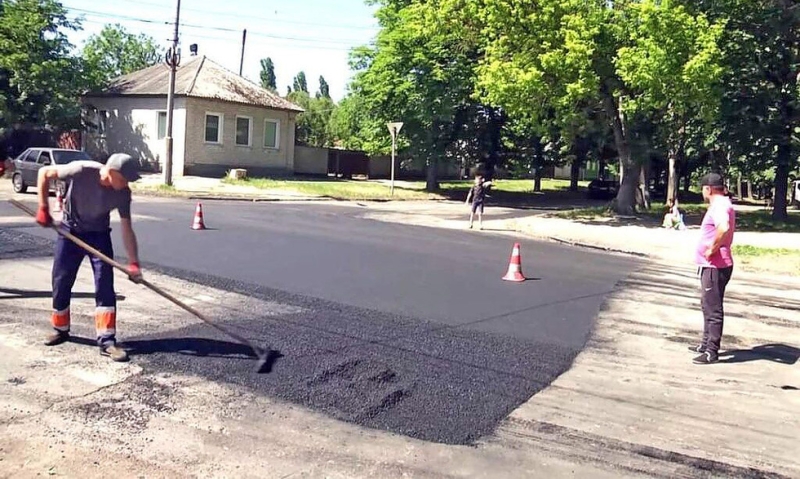 У Прилуках «латають» дороги з асфальтним та бетонним покриттям