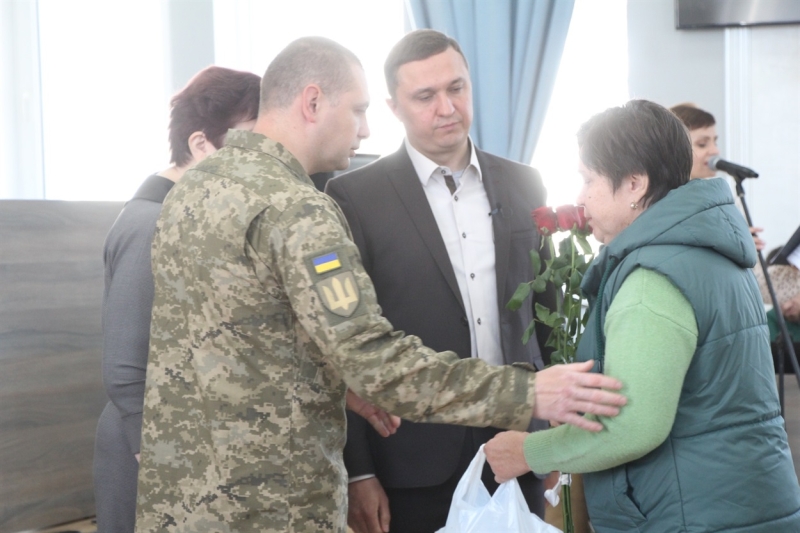 Висловили вдячність та шану: мам загиблих Героїв привітали з Днем матері