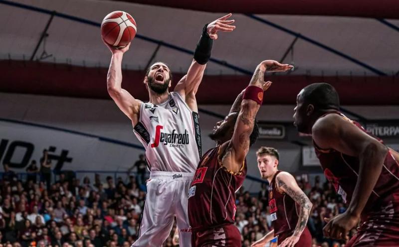 Чемпіонат Італії, плей-оф: визначився другий фіналіст