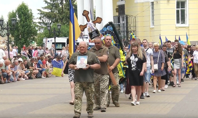 На щиті до рідного міста повернувся хоробрий син України - Дмитро Панченко