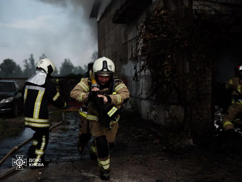 "На згадку про старі часи": кіт Ларрі напудив в черевик Сунака