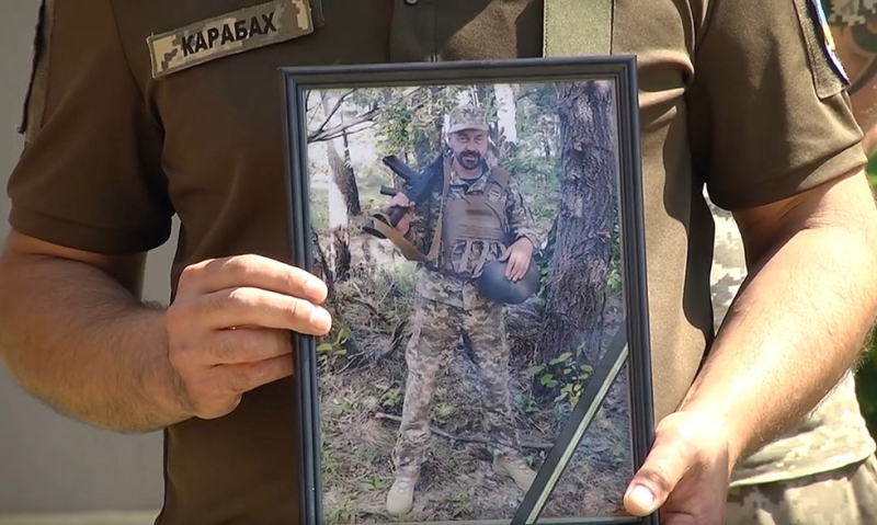 Останній шлях додому довжиною в рік. Прилуцька громада віддала останні почесті Віталію Ященку