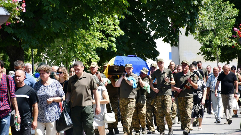 У Ніжині провели в останню дорогу загиблого Героя Олександра Процька