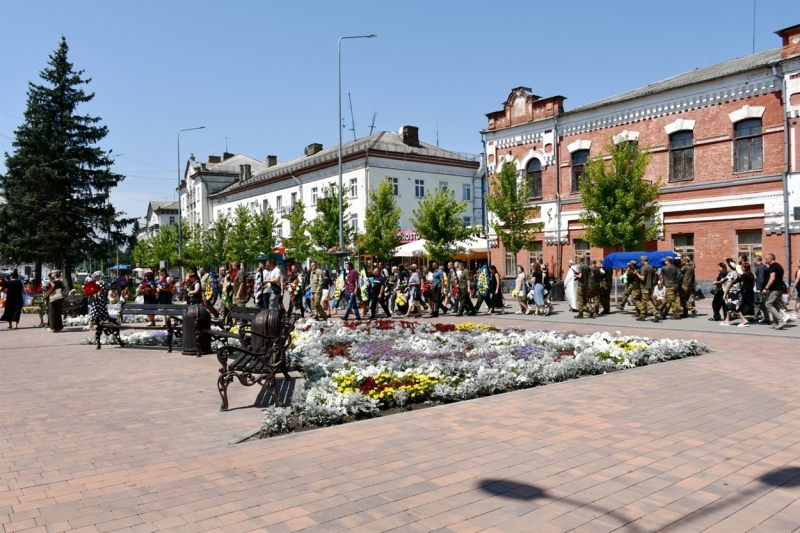 У Ніжині провели в останню дорогу загиблого Героя Олександра Процька