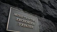 На Тернопільщині продовжують гасити пожежу після нічної атаки рф: рятувальники показали наслідки